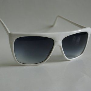 NWOT TruVintage 80's Lady's fashion thick frame w/Gradient Smoke lens Sunglasses